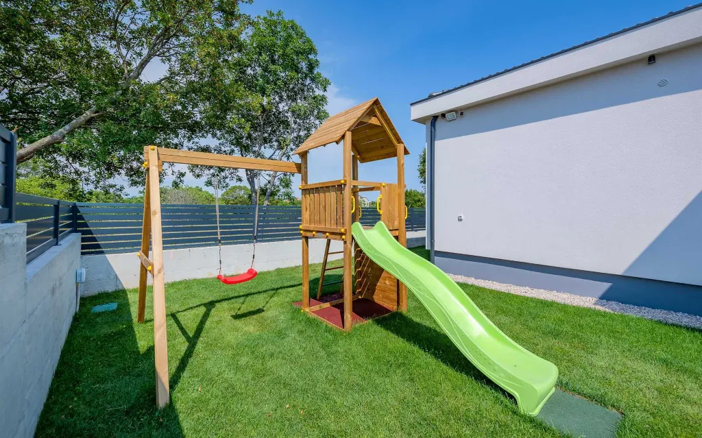 Family Villa with Heated Pool in Krnica