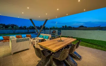 Family Villa with Heated Pool in Krnica