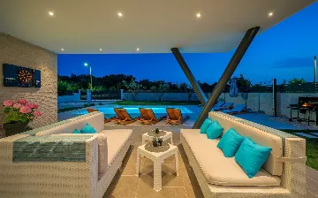 Family Villa with Heated Pool in Krnica