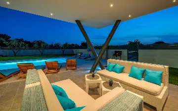 Family Villa with Heated Pool in Krnica