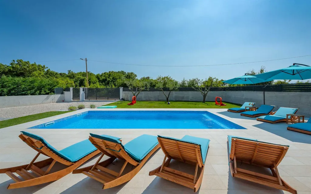 Family Villa with Heated Pool in Krnica