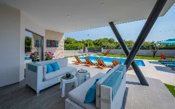 Family Villa with Heated Pool in Krnica