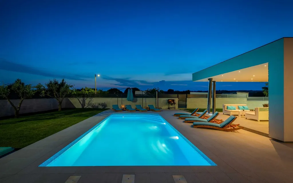 Family Villa with Heated Pool in Krnica