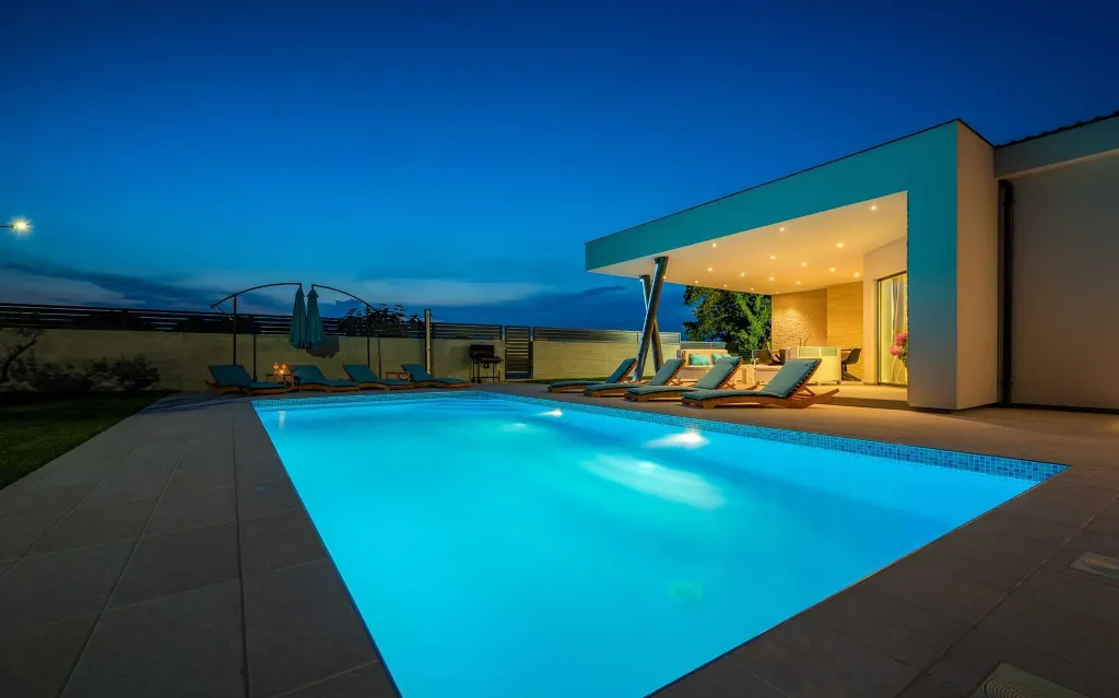 Family Villa with Heated Pool in Krnica