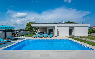 Family Villa with Heated Pool in Krnica