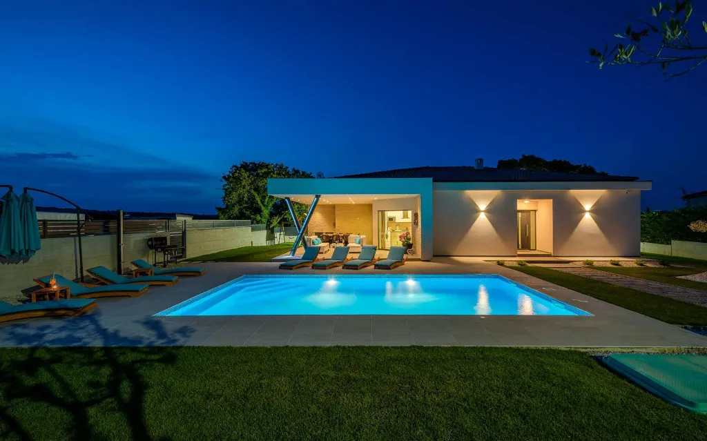 Family Villa with Heated Pool in Krnica