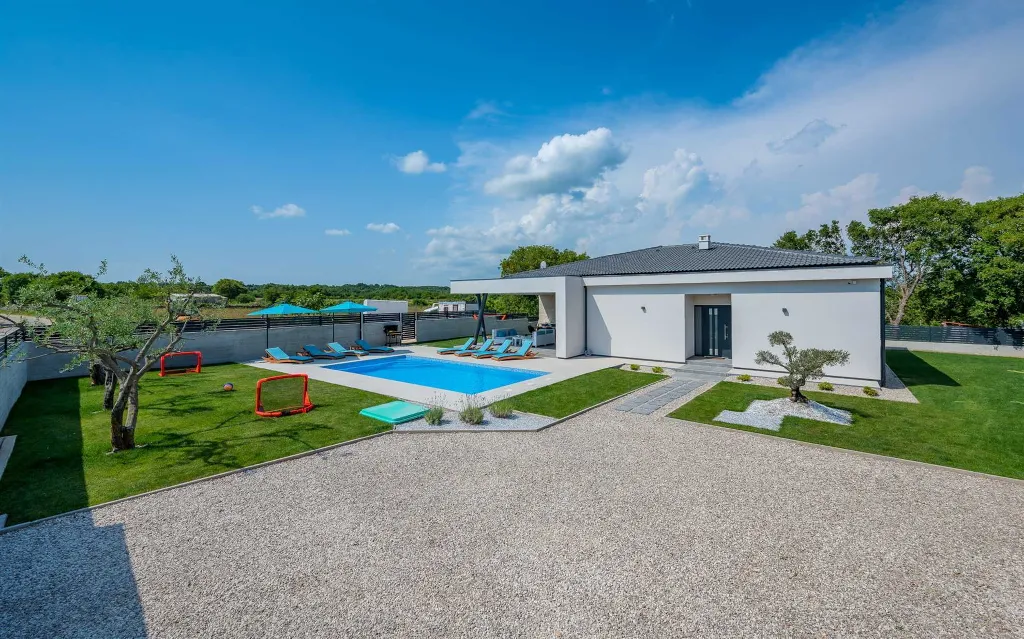 Family Villa with Heated Pool in Krnica