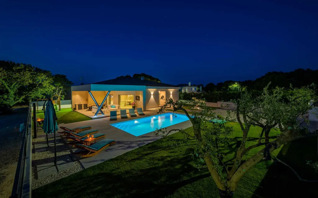 Family Villa with Heated Pool in Krnica