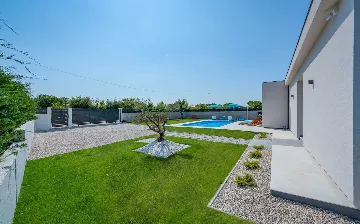 Family Villa with Heated Pool in Krnica