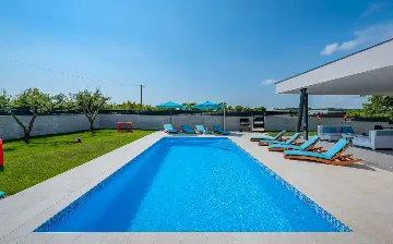 Family Villa with Heated Pool in Krnica