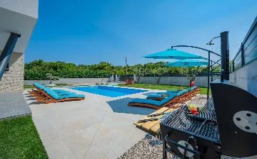 Family Villa with Heated Pool in Krnica