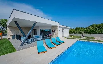 Family Villa with Heated Pool in Krnica