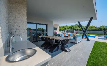 Family Villa with Heated Pool in Krnica