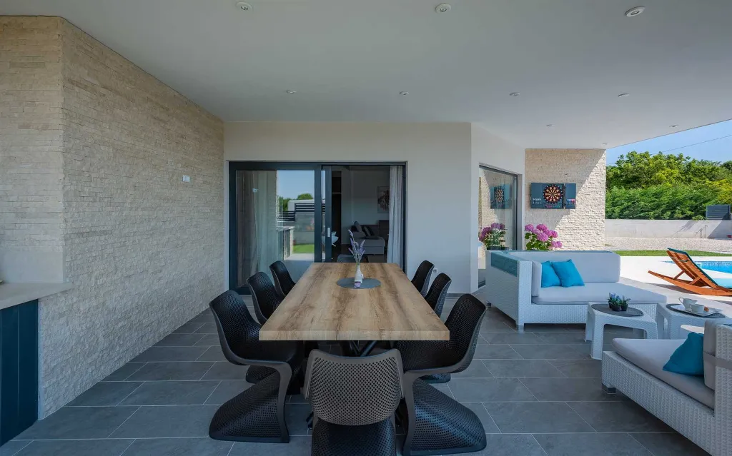 Family Villa with Heated Pool in Krnica