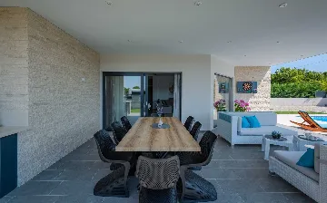 Family Villa with Heated Pool in Krnica