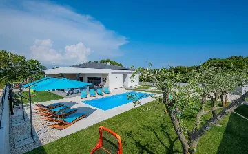 Family Villa with Heated Pool in Krnica