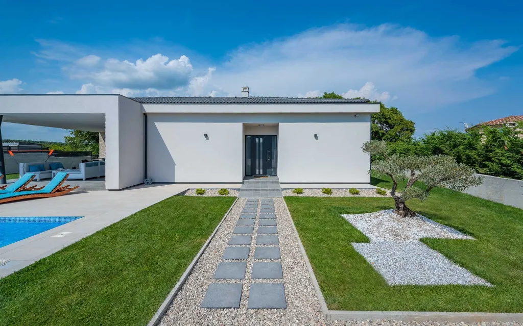 Family Villa with Heated Pool in Krnica