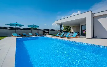 Family Villa with Heated Pool in Krnica