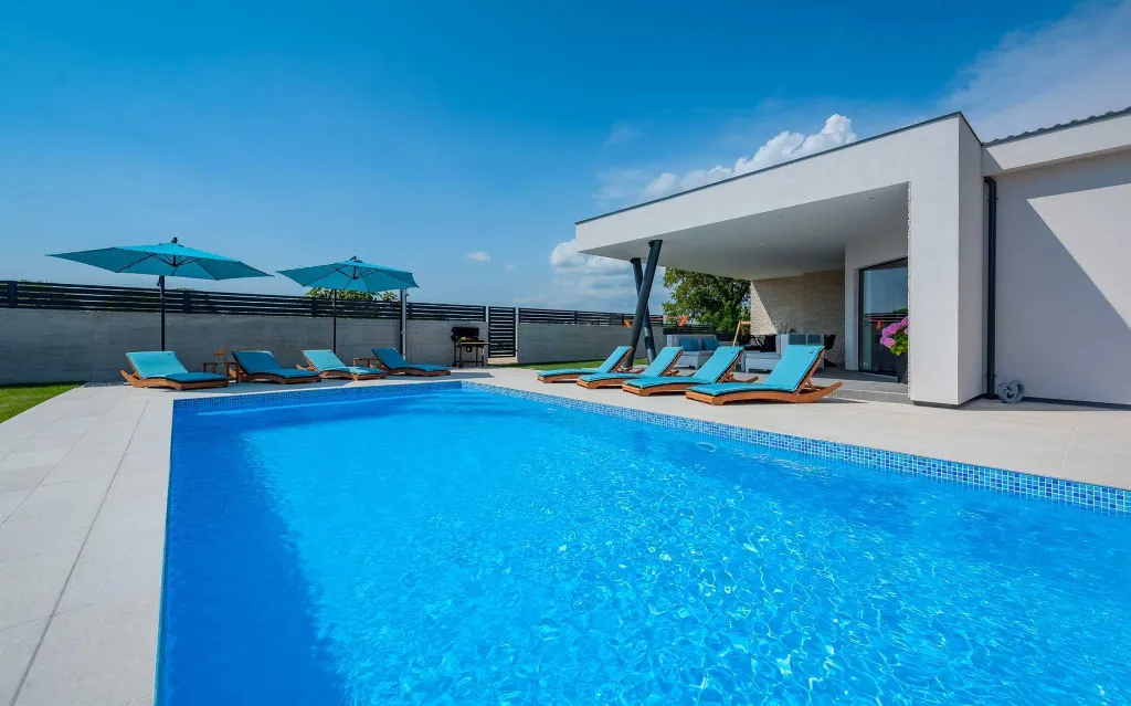 Family Villa with Heated Pool in Krnica