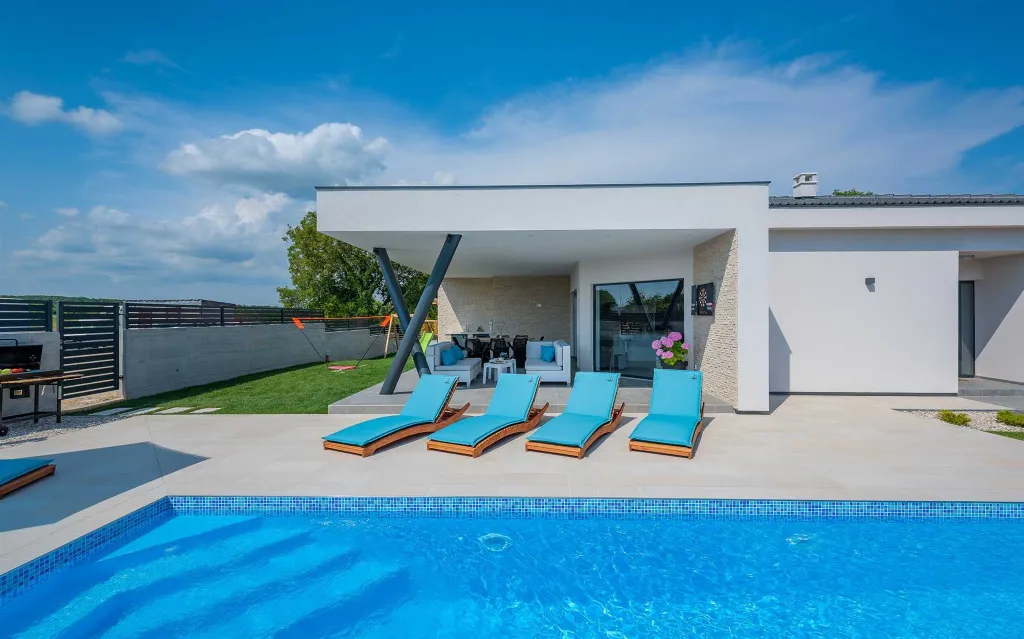 Family Villa with Heated Pool in Krnica