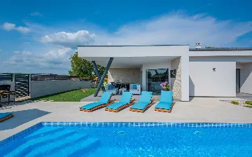 Family Villa with Heated Pool in Krnica