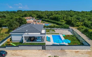 Family Villa with Heated Pool in Krnica