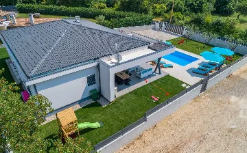 Family Villa with Heated Pool in Krnica