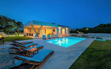 Family Villa with Heated Pool in Krnica