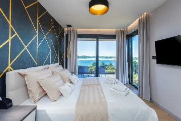 Modern 5-Bedroom Villa with Pool in Medulin