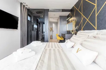 Modern 5-Bedroom Villa with Pool in Medulin