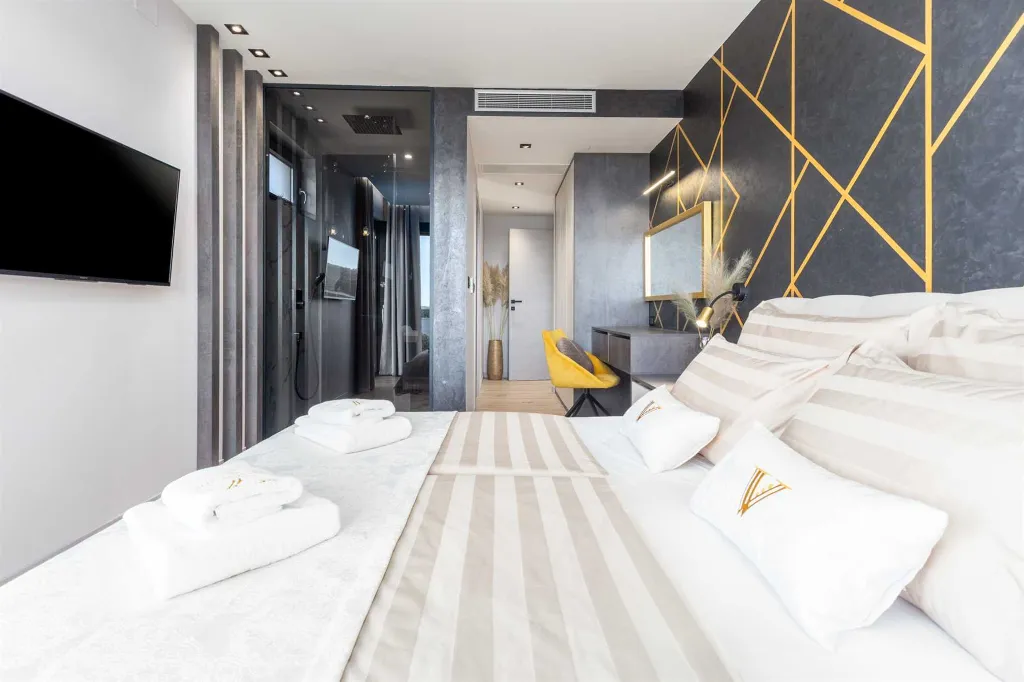 Modern 5-Bedroom Villa with Pool in Medulin