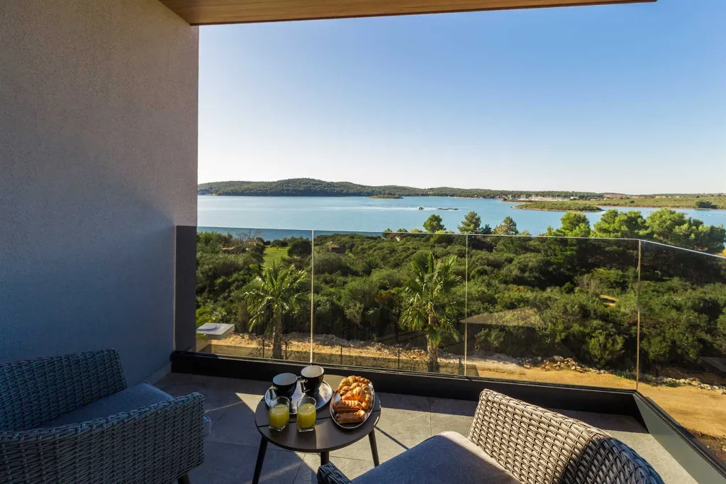 Modern 5-Bedroom Villa with Pool in Medulin