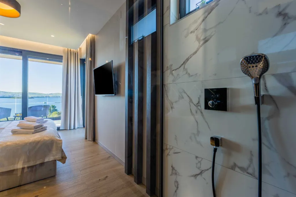 Modern 5-Bedroom Villa with Pool in Medulin