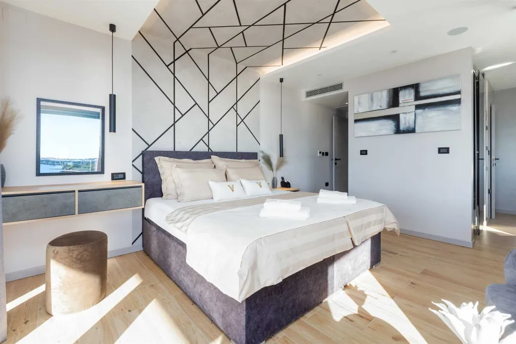Modern 5-Bedroom Villa with Pool in Medulin
