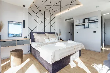 Modern 5-Bedroom Villa with Pool in Medulin