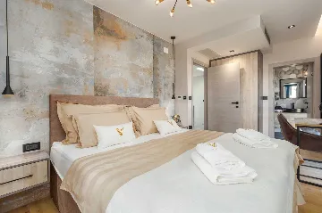 Modern 5-Bedroom Villa with Pool in Medulin