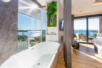 Modern 5-Bedroom Villa with Pool in Medulin