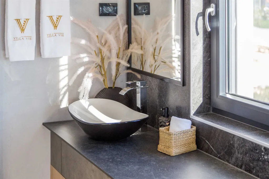 Modern 5-Bedroom Villa with Pool in Medulin
