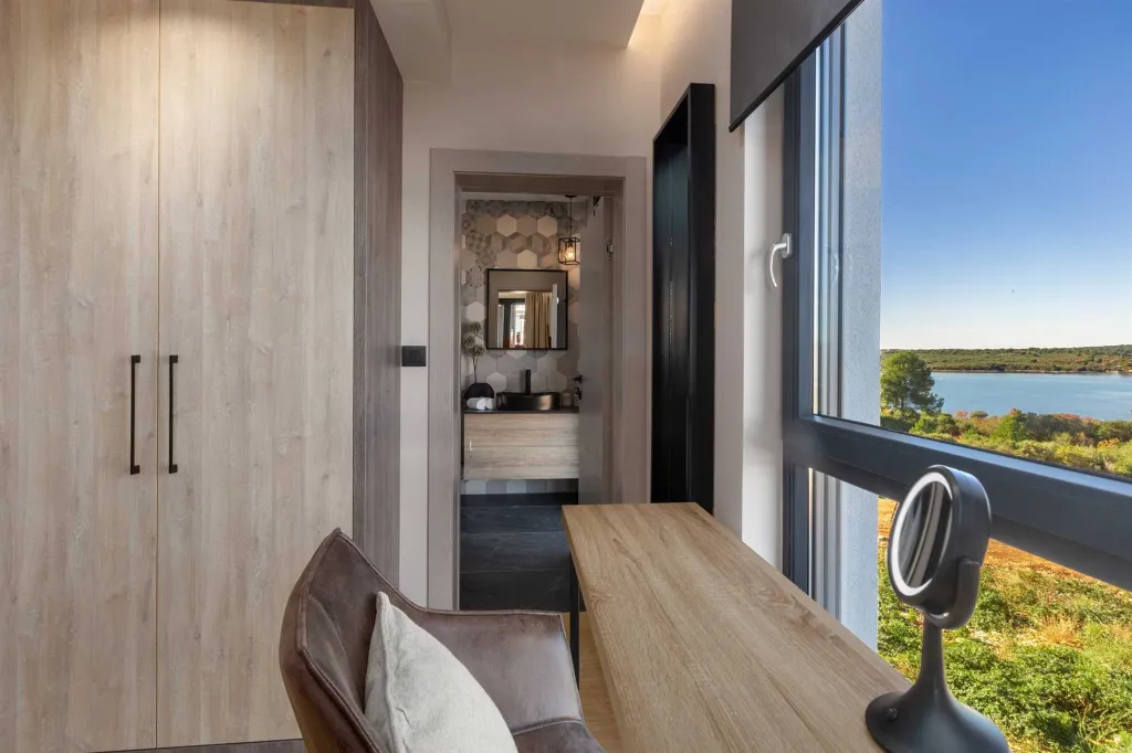 Modern 5-Bedroom Villa with Pool in Medulin