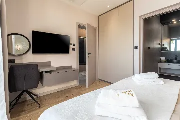 Modern 5-Bedroom Villa with Pool in Medulin