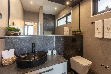 Modern 5-Bedroom Villa with Pool in Medulin