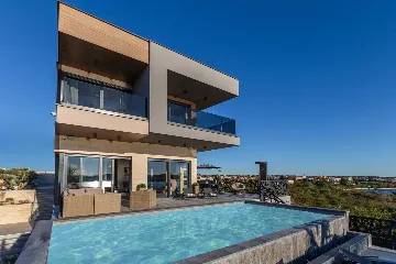 Modern 5-Bedroom Villa with Pool in Medulin