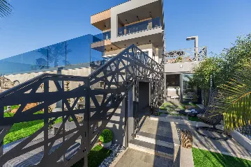 Modern 5-Bedroom Villa with Pool in Medulin