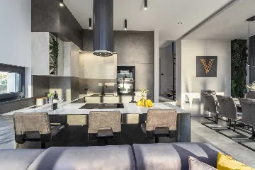 Modern 5-Bedroom Villa with Pool in Medulin