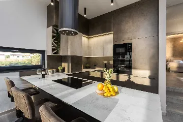 Modern 5-Bedroom Villa with Pool in Medulin