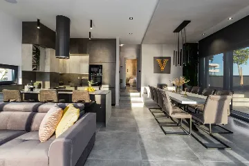 Modern 5-Bedroom Villa with Pool in Medulin