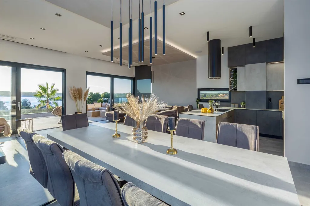 Modern 5-Bedroom Villa with Pool in Medulin