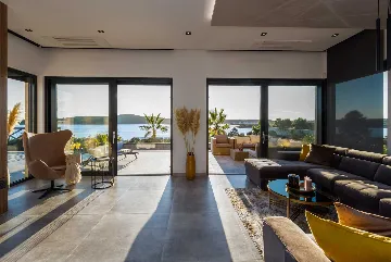 Modern 5-Bedroom Villa with Pool in Medulin