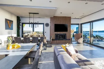 Modern 5-Bedroom Villa with Pool in Medulin