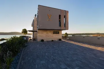 Modern 5-Bedroom Villa with Pool in Medulin